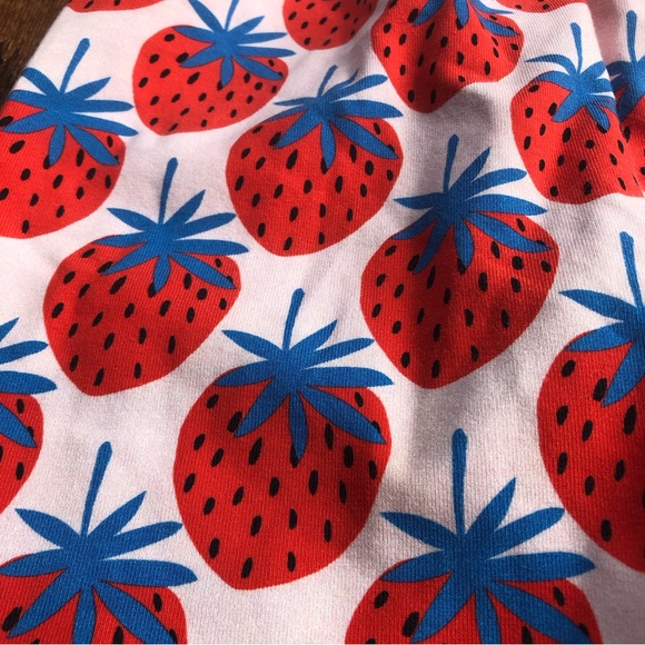 Hanna Andersson | Cropped Strawberry Leggings - Picture 3 of 5